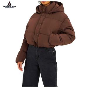 Chaqueta de Invierno Acolchada con Capucha para Mujer, Color Marrón, Manga Larga, Color Sólido, Relleno Grueso de Poliéster, Logotipo Personalizado, Marca Apparel Age International - Product Image 4