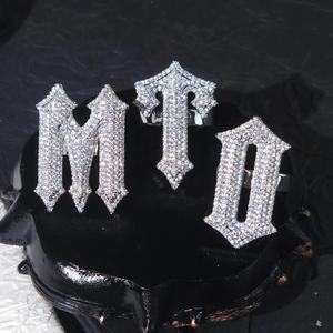 Anillo de Boda Personalizado con Iniciales en Moissanita Helada, Número y Letra Personalizados, Joyería Hip Hop, Plata de Ley con Baño de Rodio, Clásico - Product Image 5