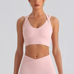 Sujetador deportivo de yoga sin costuras, talla grande, agradable al tacto, con tirantes cruzados, cuello en U, diseño sin espalda con logo frontal y detalles de encaje acanalado. - Product Image 3