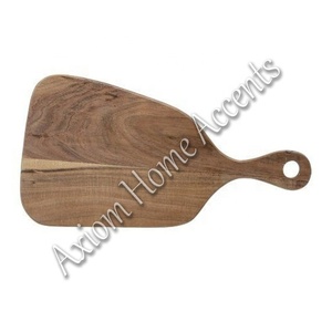 Elegante tabla de quesos de resina con base de madera maciza, perfecta para uso en cocina y servicio de Axiom Home Accents - Product Image 2