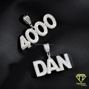 Collier pendentif personnalisé en moissanite de luxe avec lettres cursive scintillantes et chaîne torsadée, pendentif entièrement serti de pierres. - Product Image 2