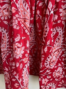 เสื้อทูนิคคอวี แขนยาว ลายดอกไม้ พิมพ์ลายด้วยมือบนผ้าฝ้าย สไตล์โบฮีเมียนฮิปปี้ ขายดีประจำปี 2026 ราคาโรงงาน - Product Image 5