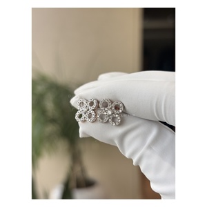 Pendientes Clásicos de Diamantes Cultivados en Laboratorio de Diseño, 0.55 Ct, Oro de 14K, Certificados por IGI, Lujosos con Diseño Floral en Halo, Regalo para Bodas y Fiestas - Product Image 1