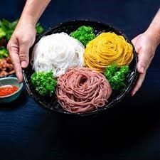 บะหมี่ข้าวแห้งสำเร็จรูป บรรจุถุงสุญญากาศ 500 กรัม สีสันสดใส - Product Image 2