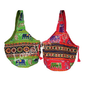 Sac à bandoulière ethnique brodé en forme de guitare, fait main, style bohème, pour femme, coloré, idéal pour les festivals, les voyages et les occasions décontractées - Product Image 2