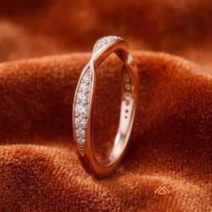 Bague de fiançailles en argent plaqué or rose sertie de moissanite pour femmes - Product Image 2