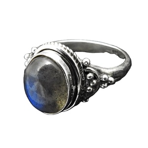 Bague en argent sterling 925 avec pierre précieuse labradorite ronde sertie clos, design vintage, faite à la main, pour cadeaux, bijoux fins en gros - Product Image 2