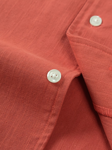 เสื้อเชิ้ตผู้ชายสีพื้น ผ้าคอตตอนป๊อปลิน 120 กรัม แขนสั้น สไตล์ลำลอง ปกคอพับ มีกระเป๋าเสื้อ สไตล์ฤดูร้อน งานฝีมือประณีต - Product Image 6