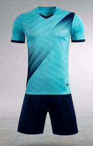 Tenue de football personnalisée en tissu à séchage rapide, maillots et uniformes de football imprimés et uniformes de football simples pour jeunes - Product Image 2