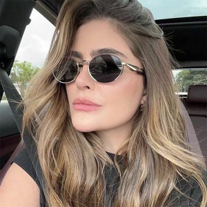 Gafas de sol retro con montura metálica y resistentes a los rayos UV para mujeres y hombres, gafas de sol de viaje a la playa modernas y lujosas - Product Image 2