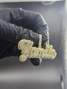 Colgante de Diamantes Personalizado de Dos Tonos Yamile Letter, Colgante de Nombre con Diamantes Plateados de Diseño Moderno y Personalizado para Hombre - Product Image 6