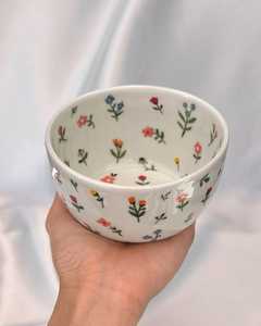 Plat à soupe en céramique rond, motif fraise peint à la main, design mignon pour servir des salades de fruits - Product Image 5