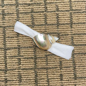 Porta Servilletas de Concha Hecho a Mano en Vietnam para Decoración de Fiestas Temáticas de Playa y Exhibición en Mesa de Comedor - Product Image 1