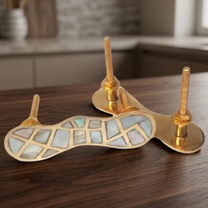 Poignée de meuble en laiton en forme de papillon avec incrustation de nacre, écologique, durable, multifonction, design moderne pour meubles - Product Image 3