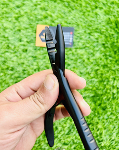 Pince à micro-perles noire mate Saaqaans Enterprises, pointe nano, pour extensions Remy vierges, logo personnalisé, acier inoxydable durable - Product Image 2