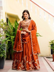 Conjunto de Lehenga Choli de Seda Bordada en Naranja con Dupatta, Traje Tradicional Indio para Bodas para Mujer - Product Image 2