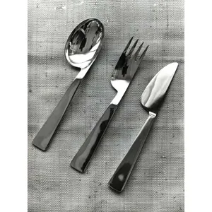 Ensemble de couverts contemporains en acier inoxydable avec une forme élégante, idéal pour l'agencement moderne de la table de cuisine - Product Image 5