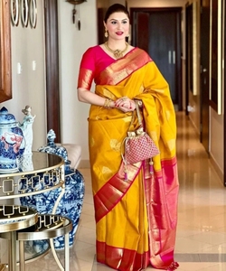 Sari Tradicional KV de Mezcla de Seda Kanjivaram Tejido a Mano (Amarillo) - Product Image 4