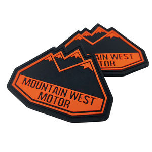 Patch en caoutchouc 3D Mountain West Motor, logo en relief à coudre, noir et orange, forme irrégulière - Product Image 3