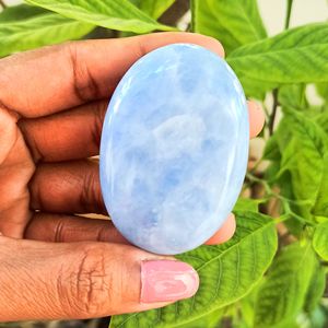 Piedra de Calcita Azul Natural Chakralume, Ovalada, Pulida a Mano, para Meditación, Reiki, Terapia de Energía de Chakras - Product Image 5