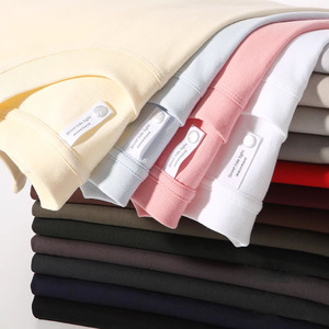 T-shirt décontracté à manches courtes et col rond en coton biologique 100 % (220 g/m²) avec motif lettres, tricoté sur mesure pour hommes – Vente en gros - Product Image 2