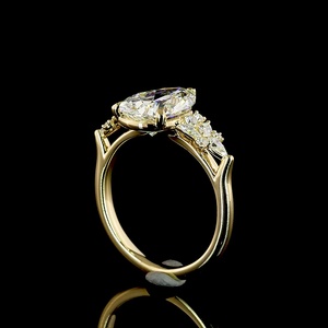 Anillo de Compromiso y Boda Vintage con Diamante Cultivado en Laboratorio en Forma de Pera de 3 Quilates, Certificado por IGI, Oro de 14K, UNICORN JEWELS - Product Image 2