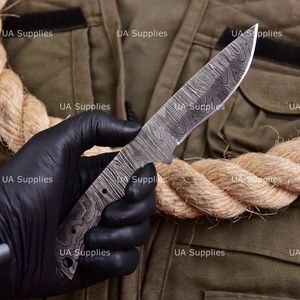 Cuchillo de caza y camping UA Supplies de grado industrial con hoja en bruto de acero de Damasco tipo Drop Point y mango de acero de Damasco - Product Image 4
