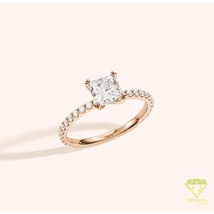 Anillo de Compromiso Solitario con Diamante Moissanite de Corte Radiante en Oro Amarillo de 14K con Banda Pavé, Anillo de Promesa, Aniversario de Bodas para Mujer - Product Image 4