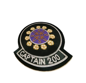 Insignias Bordadas a Mano con Hilo Dorado Personalizado - Moda de Lujo, Sin Níquel y Ecológicas, Lavables - Product Image 6