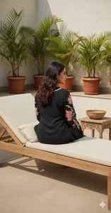 Ensemble 3 pièces élégant et festif pour femme, kurta longue évasée et pantalon en toile noire unie, style ethnique indien et pakistanais - Product Image 2