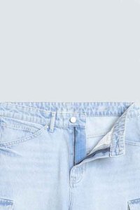 กางเกงยีนส์ขาสั้นผู้ชายแบบสั่งทำ กางเกงยีนส์ขาสั้นแฟชั่น กางเกงยีนส์คาร์โก้ขาสั้นใส่สบาย ดีไซน์กระเป๋าคลาสสิกสำหรับฤดูร้อน - Product Image 3