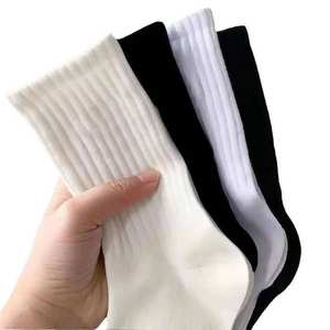 Chaussettes de sport pour hommes, chaussettes en polyester absorbant la transpiration, couleur unie, antidérapantes, antibactériennes - Product Image 4