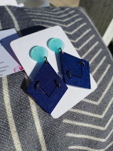 Pendientes de Resina de Textura Suave, Pendientes de Resina de Superficie Fina, Pendientes de Resina con Acabado Sólido, Artículo de Resina para Uso en Fábrica y Venta al por Mayor Personalizada - Product Image 6