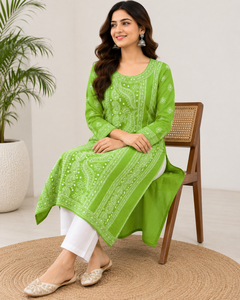 Kurti indien exclusif en georgette Chikankari – Robe longue ethnique de créateur, vert lime, brodée de motifs floraux et paisley - Product Image 2