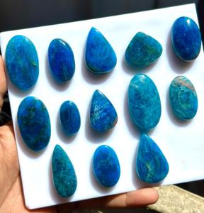 MAHNAJ GEMS Cabochon d'apatite bleu néon |   Vente en gros de pierres naturelles pour la fabrication de bijoux, taille coussin, taille ovale, taille 10-20 mm, origine Rajasthan - Product Image 2