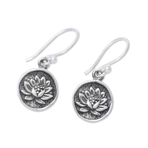 Boucles d'oreilles pendantes Lotus Bliss en argent sterling 925, design minimaliste, cadeau pour elle - Product Image 2
