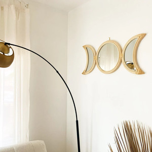 Espejo Decorativo de Ratán en Forma de Media Luna, Espejos Colgantes de Pared de Madera Hechos a Mano en Venta - Product Image 6