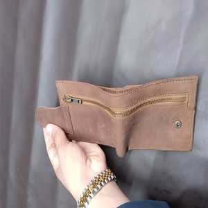 Cartera Bifold de Cuero Marrón Vintage para Hombre con Cremallera Exterior para Monedas, Cierre de Botón Seguro y Solapa Organizadora para Billetes - Product Image 6