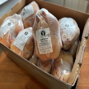 ราคาโรงงาน ไก่ทั้งตัวแช่แข็งแบบ IQF บรรจุภัณฑ์สุญญากาศ คุณภาพสูง ทำความสะอาดเรียบร้อย อายุการเก็บรักษา 24 เดือน - Product Image 4