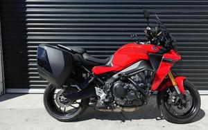 Motocicleta Deportiva Yamaha YZF-R6 de 600cc, Moto de Carreras con Luces LED, Caja de Cambios Manual, Neumáticos R17, Fabricada en Japón, Nueva Condición - Product Image 3