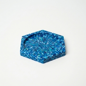 Sous-verre hexagonal moderne en plastique PE écologique, protection thermique, réutilisable, durable, léger, lavable, diamètre 10 cm pour - Product Image 1