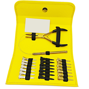 Kit professionnel d'extensions de cheveux avec pinces métalliques et outils pour l'installation et le retrait, dans un étui jaune - Product Image 4