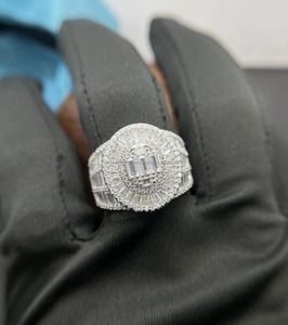 Anillo de compromiso para hombre con moissanita helada de corte baguette, estilo Hip Hop, de plata de ley 925 chapada en rodio, anillo grande de campeonato estilo rapero - Product Image 3