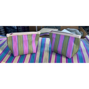 Sac cosmétique écologique imperméable à glissière en nylon recyclé portable avec sangle en coton pour le stockage de voyage et l'utilisation quotidienne - Product Image 6