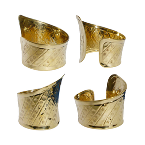 Bracelet jonc en cuivre plaqué or de luxe pour femmes, design unique en forme d'étoile de soleil en relief diagonal, asymétrique, haut et bas, en métal massif - Product Image 1