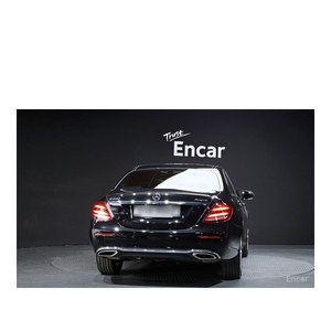 Mercedes-Benz Clase E E300 4MATIC Exclusive Marzo 2019 104.014 km Caja de Cambios Automática Volante a la Izquierda Asientos de Cuero Cámara Trasera - Product Image 4