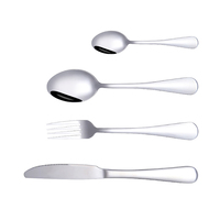 Collection de couverts de table classiques en acier inoxydable, cuillères, fourchettes, couteaux pour la salle à manger, la cuisine, les événements, la restauration et les familles