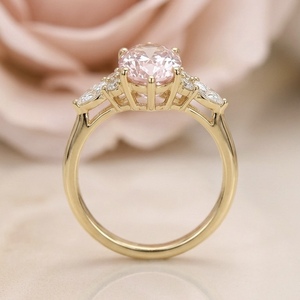แหวนหมั้นคลาสสิกเพชรทรงหยดน้ำสีชมพูแฟนซี 18K ทองคำขาว ประดับเพชรเลี้ยงในห้องปฏิบัติการ รับรองโดย IGI สำหรับผู้หญิง จาก LILABA ENTERPRISE - Product Image 4
