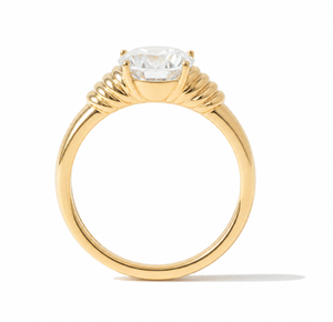 Bague de fiançailles de luxe en or massif 10K 14K, à bande épaisse, avec diamant moissanite de laboratoire rond brillant et motif côtelé doré - Product Image 4