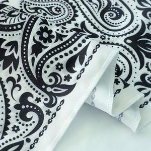 ผ้าคลุมไหล่ผ้าซาตินยาวสำหรับผู้หญิง ดีไซน์หรูหราสไตล์วินเทจ ลายเมฆหอมใหม่ ผ้าพันคอโพลีเอสเตอร์เนื้อผ้าไหมทนทาน - Product Image 2